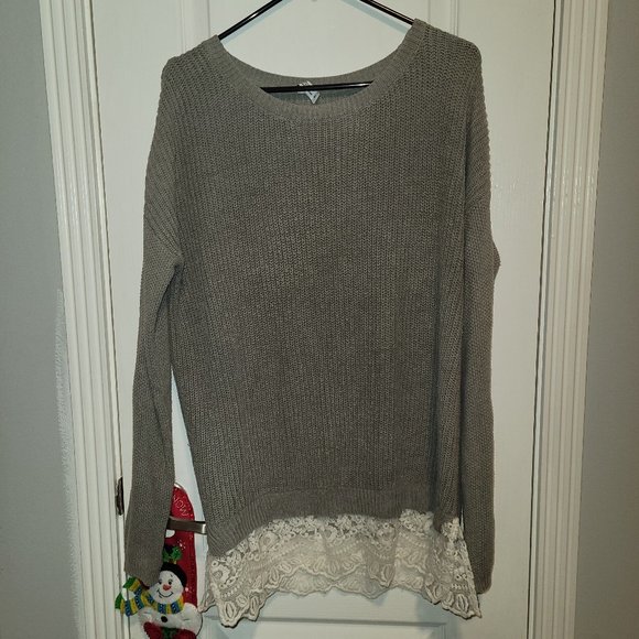 Cozy oversized sweater with lace detail - Picture 1 of 1